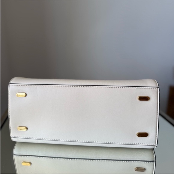 Like new Tory Burch Lee Radziwill Double
Bag Satchel New Cream $1,320 - Picture 5 of 9